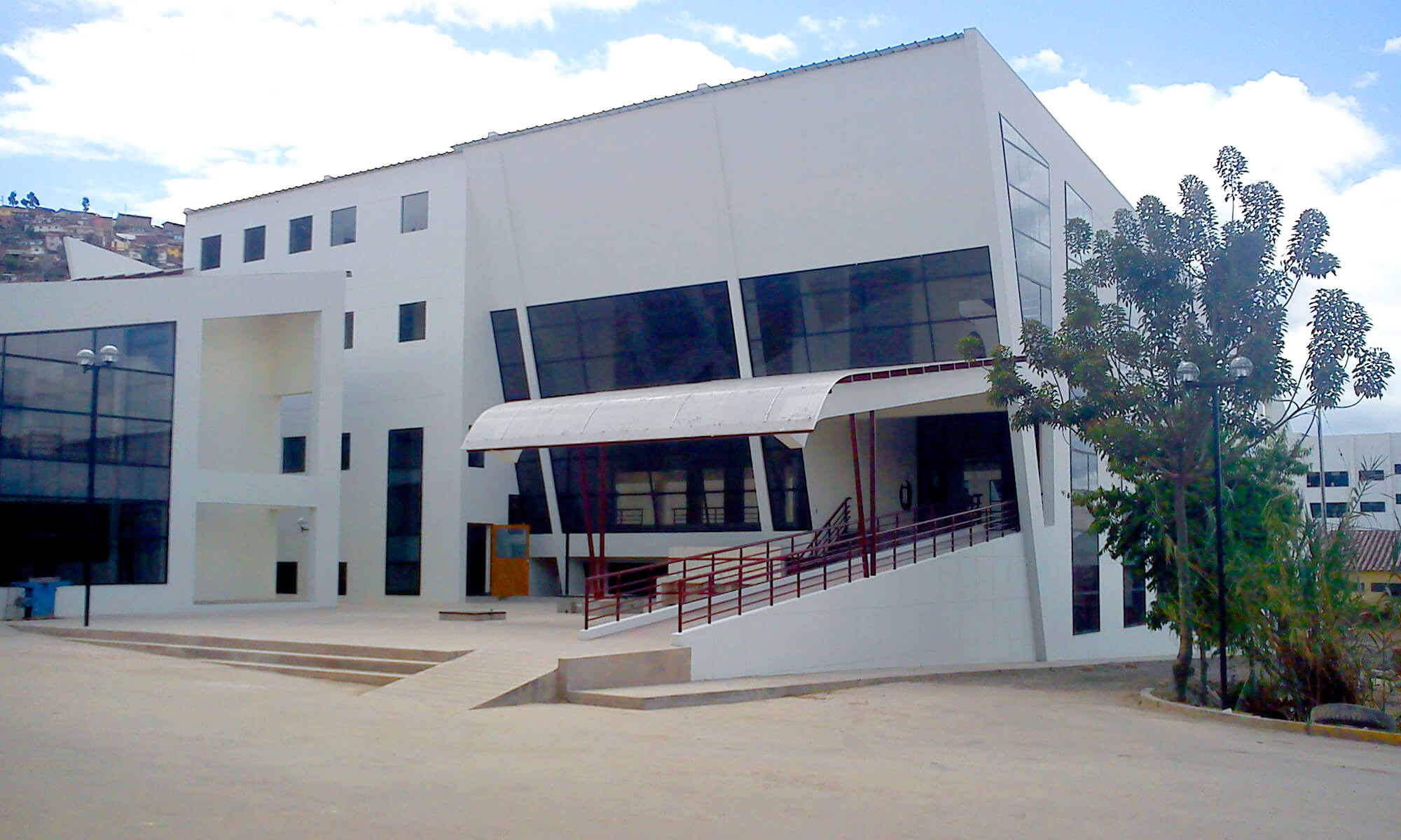 Construcción y Equipamiento Del Comedor Universitario UNSAAC 2